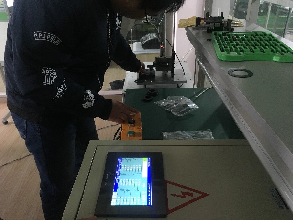 吉林長(zhǎng)春墊片生產(chǎn)廠家來我司驗(yàn)證墊片厚度自動(dòng)檢測(cè)分選設(shè)備